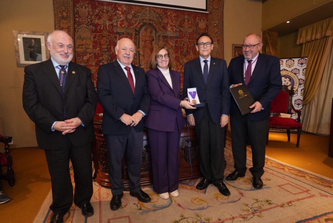 La Universidad de Córdoba entrega a Fundación ONCE su Medalla al Mérito Social Universitario