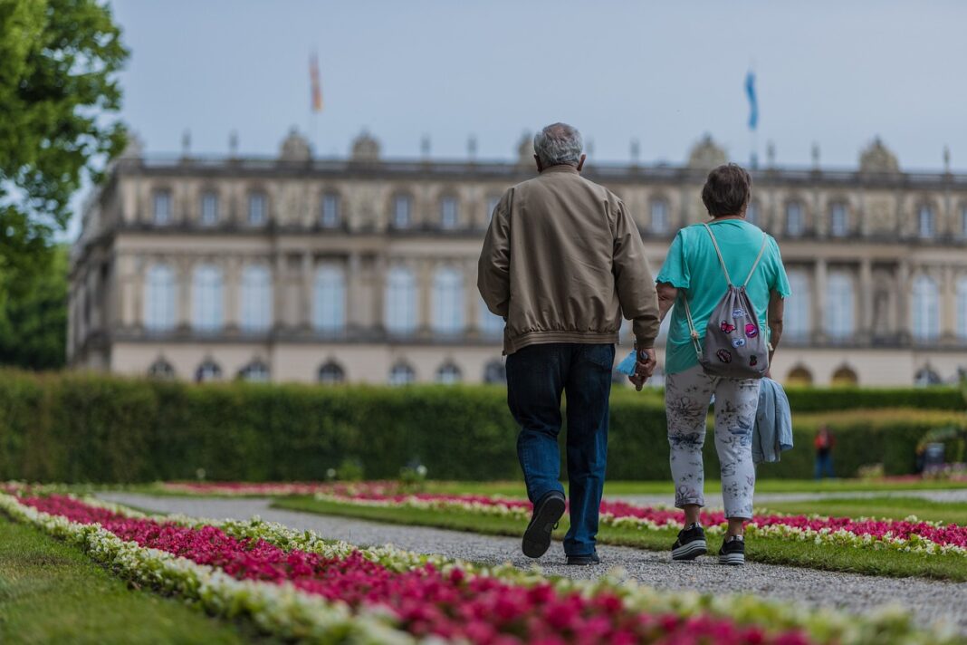 Andalucía se sitúa en 1.239,96 euros de pensión media, un 5 % más que hace un año